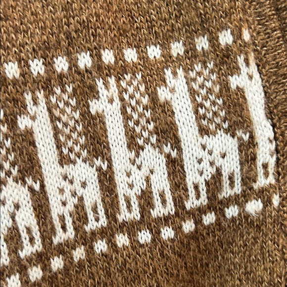 Peruvian Alpaca - Brown Hooded Sweater with White Pattern - Picture 5 of 7